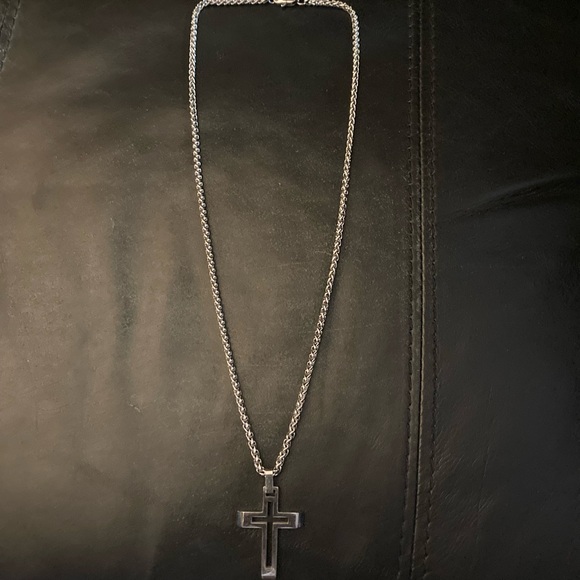Nice! Great condition SS 20” chain and cross - Picture 3 of 3